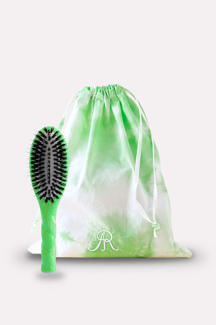 Le duo Petite Brosse Indispensable N°2 et sa Pochette Cover Lime