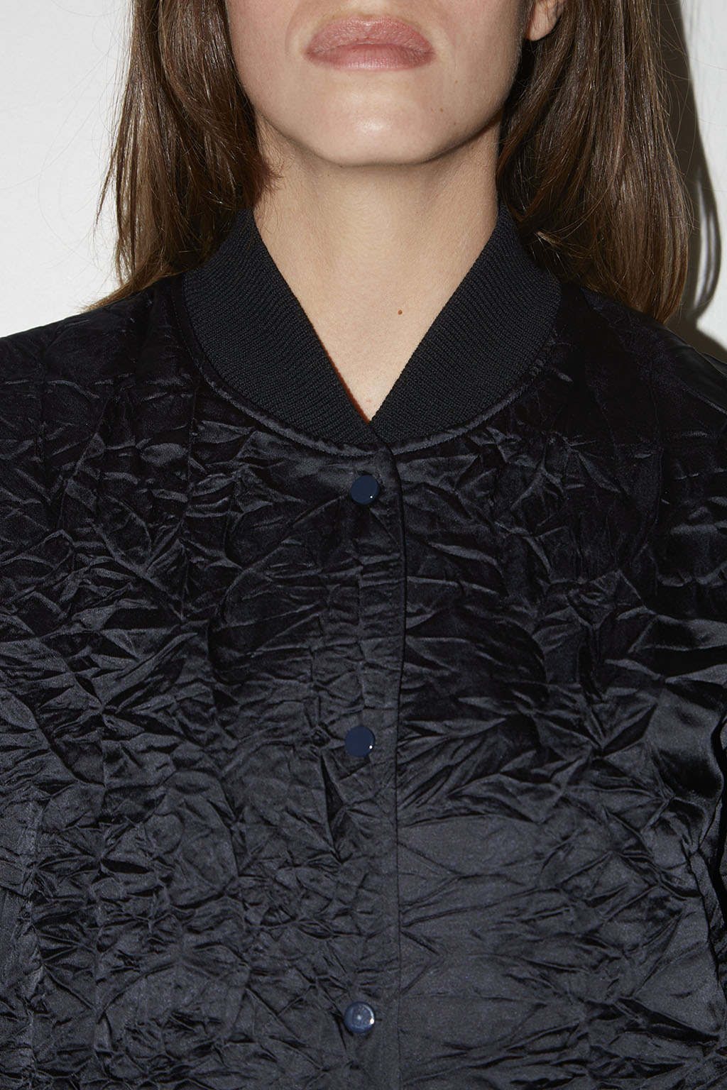 BLOUSON COURT PUZZLE EN SATIN FROISSÉ NAVY