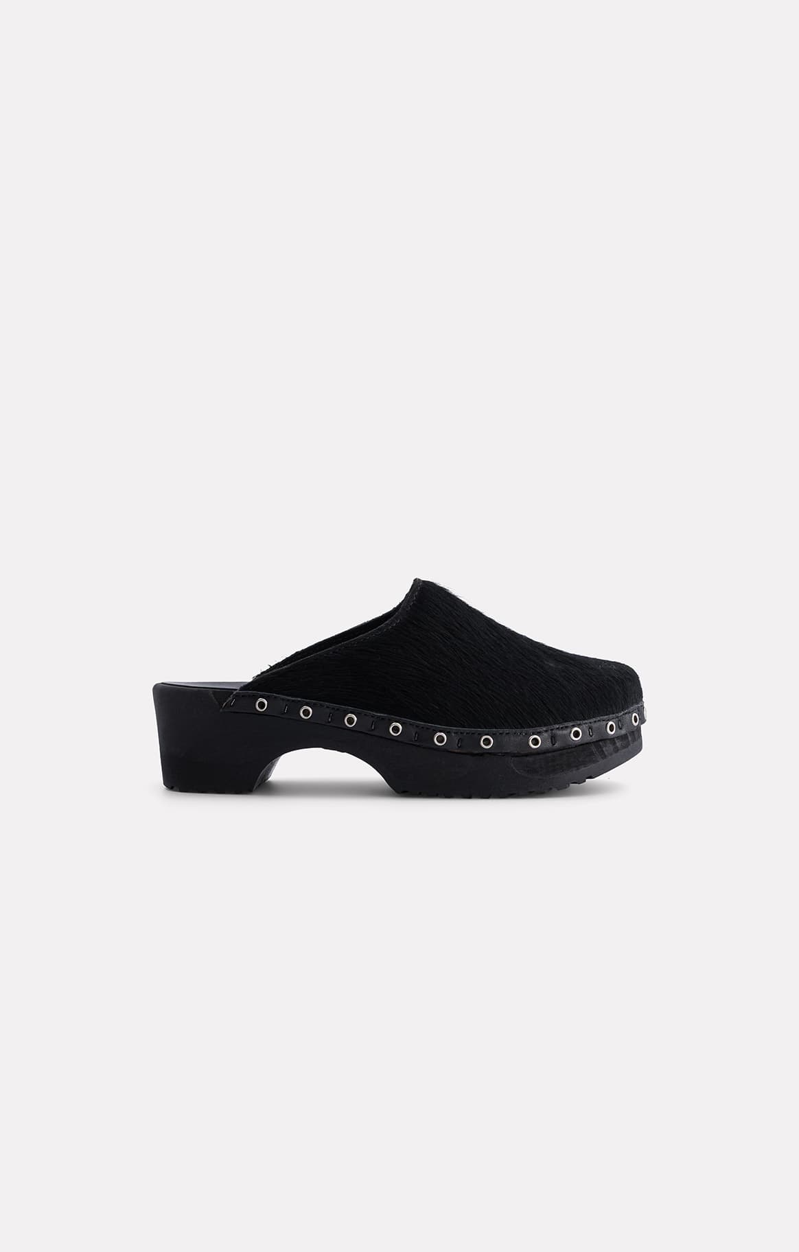 BLACK CLOGS