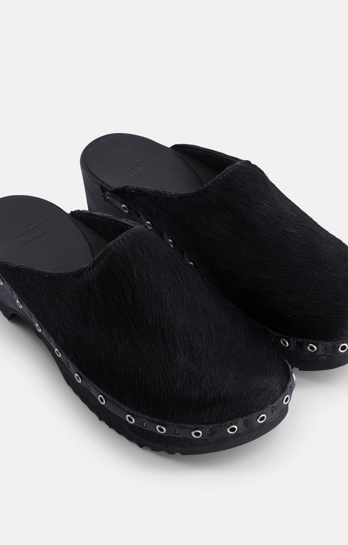BLACK CLOGS