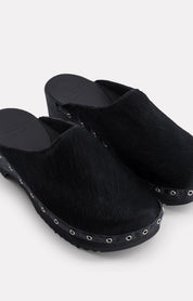 BLACK CLOGS
