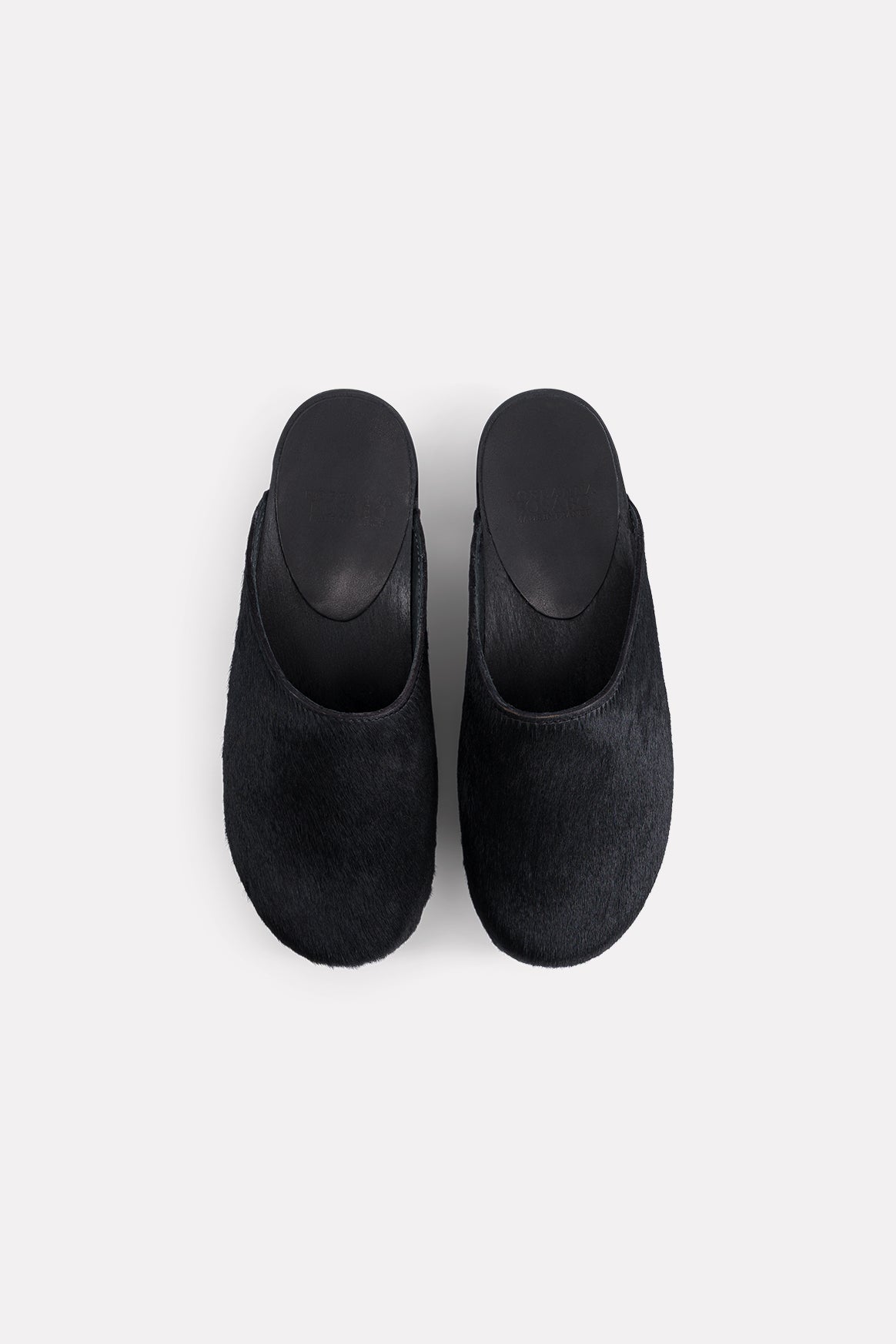 W26SHOECLOG_NOIR-TOP-1.jpg