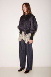 BLOUSON COURT PUZZLE EN SATIN FROISSÉ NAVY - ROSEANNA