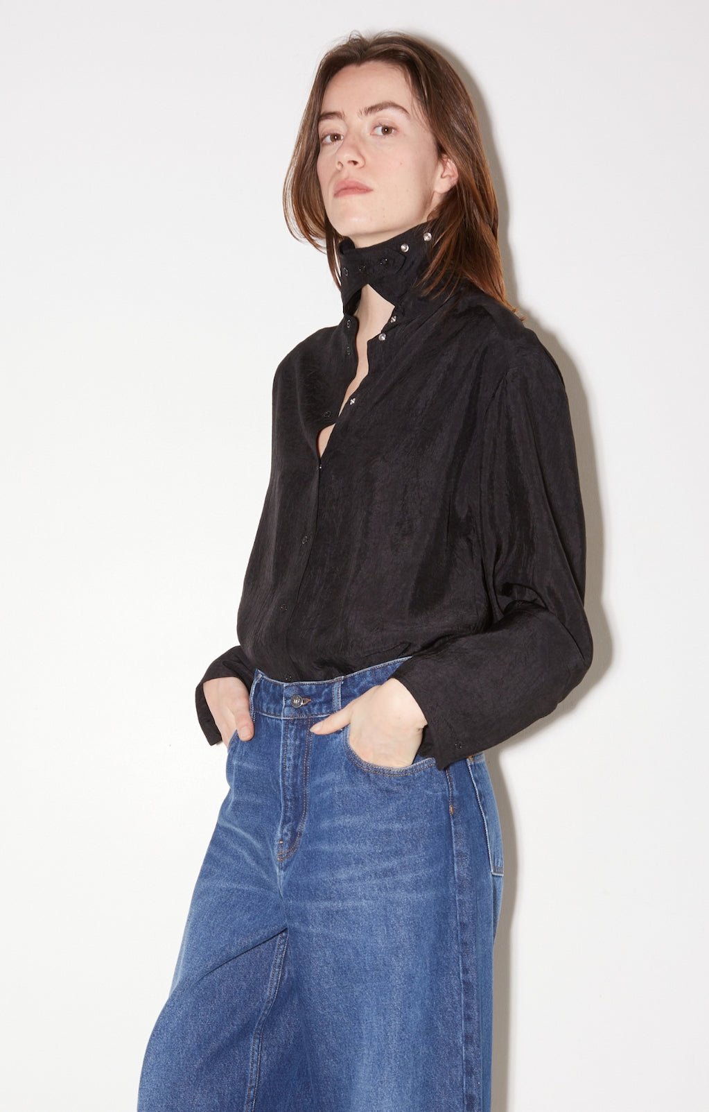 CHEMISE ALLY EN SATIN D'ACÉTATE CHARBON - ROSEANNA