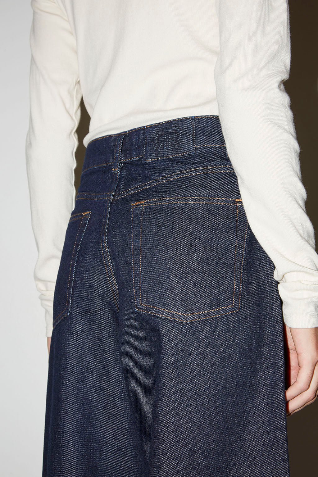 JEAN BARREL HILTON EN DENIM BRUT - ROSEANNA