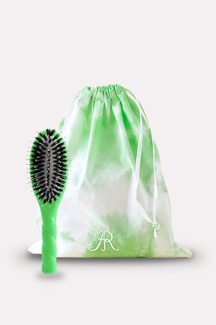 Le duo Petite Brosse Indispensable Douceur N°3 et sa Pochette Cover Lime - ROSEANNA