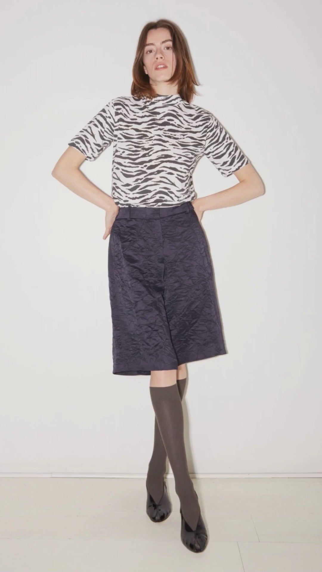 BERMUDA LEE EN SATIN FROISSÉ NAVY