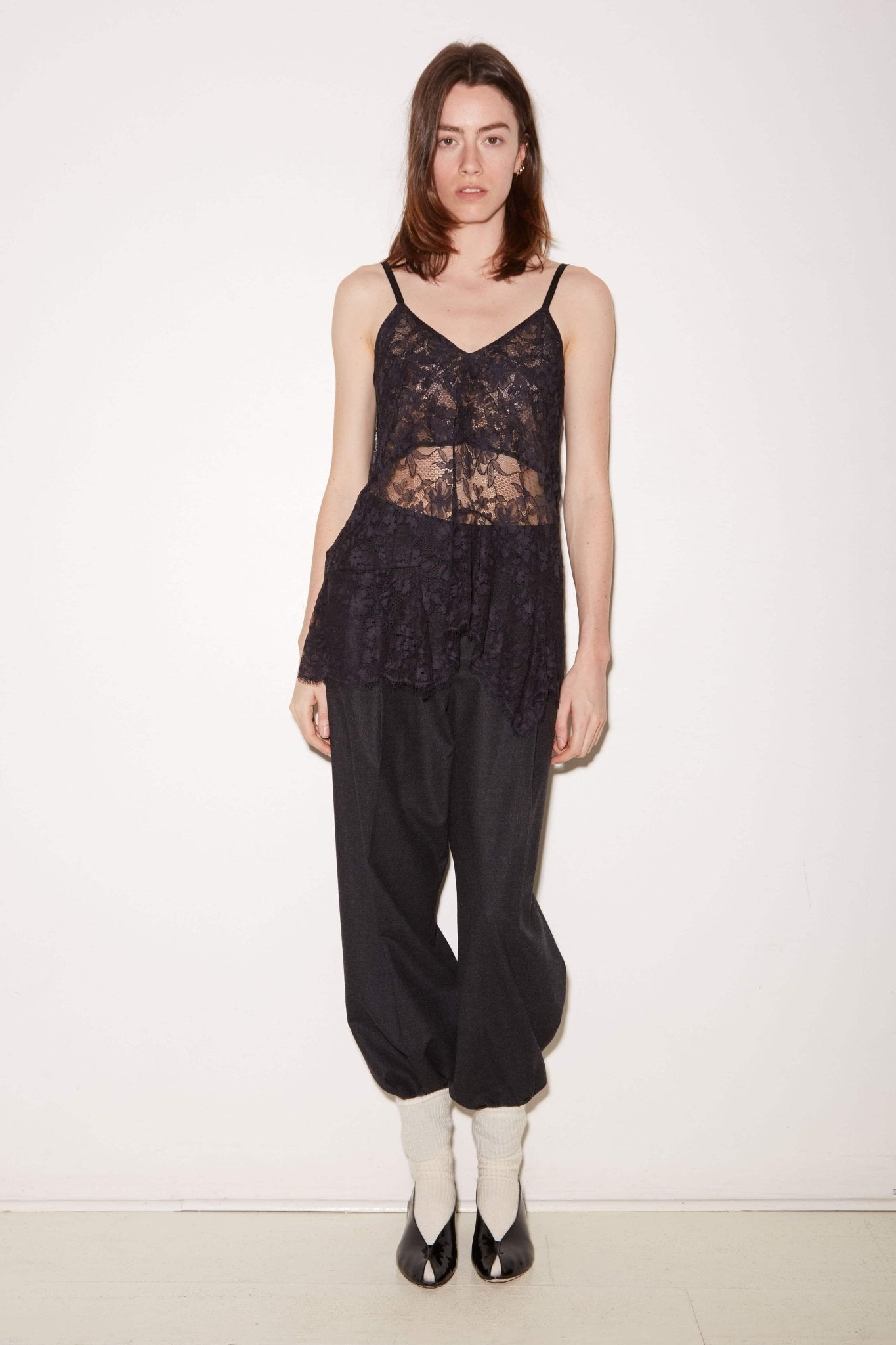 TOP À BRETELLES LATTE EN DENTELLE NAVY - ROSEANNA